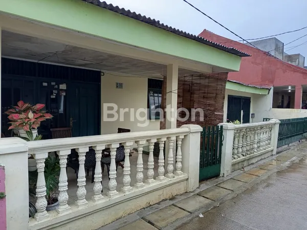image DIJUAL RUMAH BANGUNAN LAMA TERAWAT, LOKASI STRATEGIS DI DEPOK 1 (2)