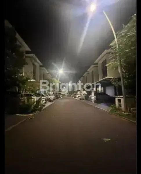 image RUMAH MEWAH 3 LANTAI FULL FURNISHED DI CLUSTER SEMAYANG ASYA  SIAP HUNI, CAKUNG JAKARTA TIMUR. (2)