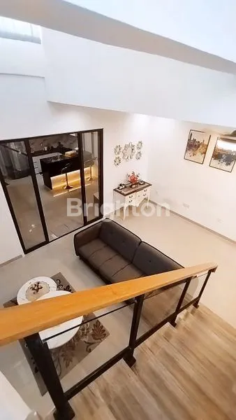 image RUMAH MEWAH 3 LANTAI, DESAIN ELEGAN DAN MODERN, SIAP HUNI, BERSIH. 3 KAMAR TIDUR, 3 KAMAR MANDI, DITENGAH KOTA BATAM, DI SEBERANG K-SQUARE MALL - BATAM CENTER (1)