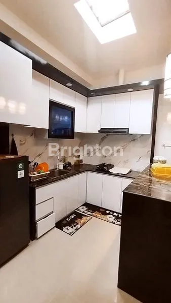 image RUMAH MEWAH 3 LANTAI, DESAIN ELEGAN DAN MODERN, SIAP HUNI, BERSIH. 3 KAMAR TIDUR, 3 KAMAR MANDI, DITENGAH KOTA BATAM, DI SEBERANG K-SQUARE MALL - BATAM CENTER (4)