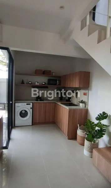 image RUMAH 2 LANTAI SHM DI GUNUNGANYAR (2)