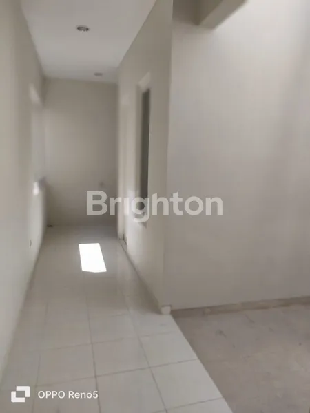 image RUMAH BARU GAYUNGSARI 2 LANTAI MINIMALIS SIAP HUNI, DEKAT KE RAYA A. YANI  (8)