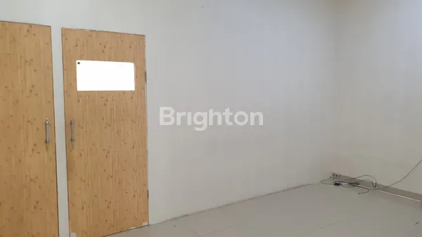 image DISEWAKAN GEDUNG PERKANTORAN TIGA LANTAI DI RAYA A. YANI (7)