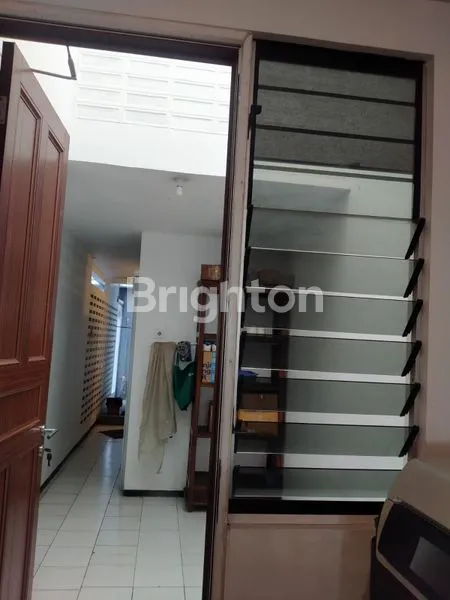 image RUMAH ASRI SIAP HUNI GADING INDAH JENDELA KUSEN FULL ALUMINIUM  (4)