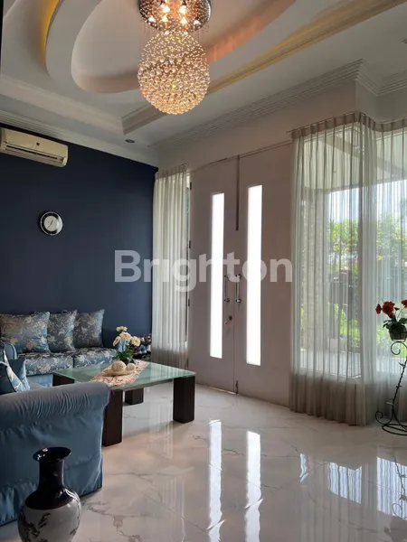 image RUMAH 2,5 LANTAI SIAP HUNI. LANGSUNG MASUK DAN TINGGAL SAJA HOOK, TAMAN LUAS DAN INDAH. ADA KOLAM IKAN. BISA BERKEBUN (6)