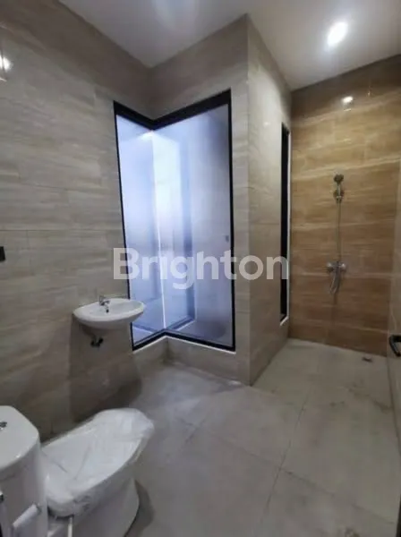 image RUMAH NEW GRESS PONDOK CHANDRA MINIMALIS MODERN DEKAT MERR (2)