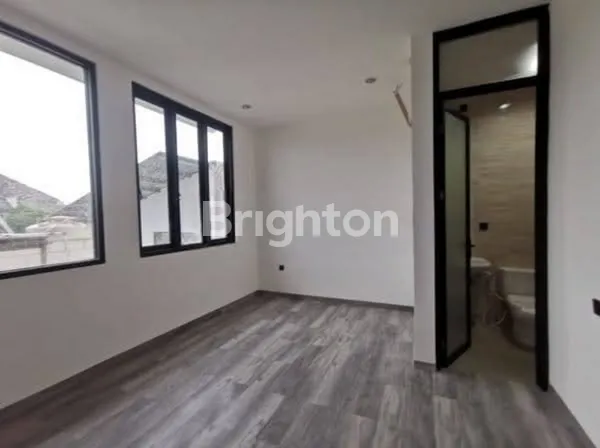 image RUMAH NEW GRESS PONDOK CHANDRA MINIMALIS MODERN DEKAT MERR (3)