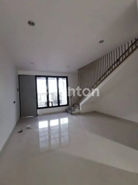 image RUMAH NEW GRESS PONDOK CHANDRA MINIMALIS MODERN DEKAT MERR (4)