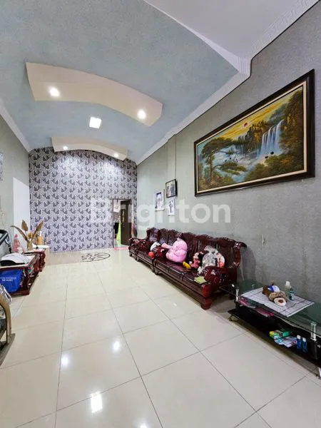 image RUKO CANTIK 3,5 TINGKAT SIAP HUNI BAGUS TERAWAT DI INTI KOTA MEDAN DENGAN LETAK STRATEGIS, COCOK UNTUK TINGGAL DAN BUKA USAHA, ADA AREA PARKIR LUAS DI JL BAMBU 2 MEDAN (4)