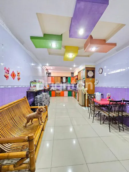 RUKO CANTIK 3,5 TINGKAT SIAP HUNI BAGUS TERAWAT DI INTI KOTA MEDAN DENGAN LETAK STRATEGIS, COCOK UNTUK TINGGAL DAN BUKA USAHA, ADA AREA PARKIR LUAS DI JL BAMBU 2 MEDAN