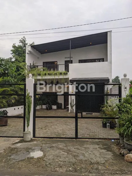 RUMAH 2 LANTAI MEWAH MOJOROTO KOTA KEDIRI