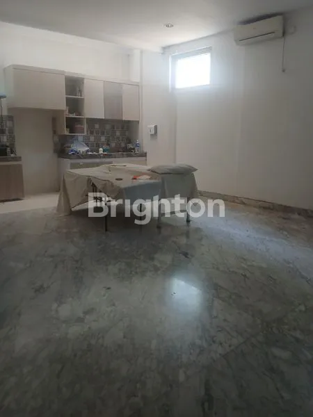 image RUMAH 3 LANTAI DI KEMAYORAN JAKARTA PUSAT (7)