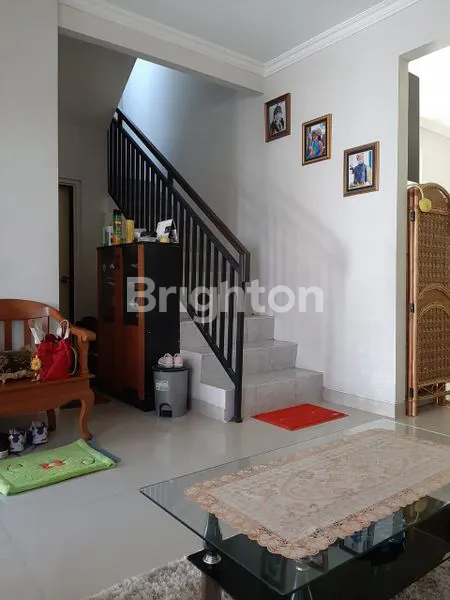 image DIJUAL RUMAH CANTIK FULLFURNISH TENGAH KOTA BERNUANSA MINIMALIS LOKASI DALAM PERUMAHAN REGENCY AMAN NYAMAN HARGA NEGO (6)
