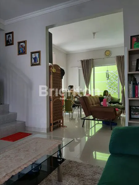 image DIJUAL RUMAH CANTIK FULLFURNISH TENGAH KOTA BERNUANSA MINIMALIS LOKASI DALAM PERUMAHAN REGENCY AMAN NYAMAN HARGA NEGO (3)