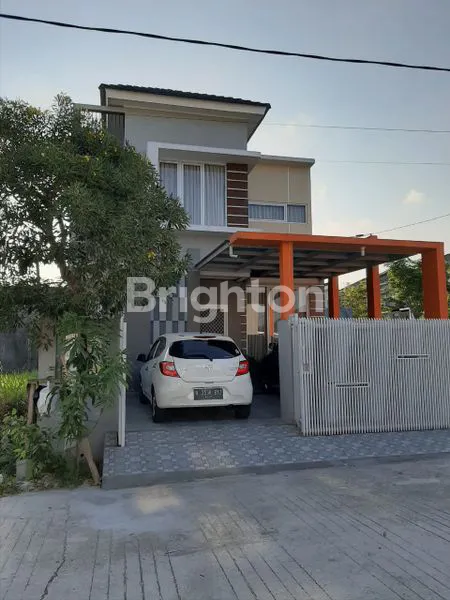 image DIJUAL RUMAH CANTIK FULLFURNISH TENGAH KOTA BERNUANSA MINIMALIS LOKASI DALAM PERUMAHAN REGENCY AMAN NYAMAN HARGA NEGO (1)