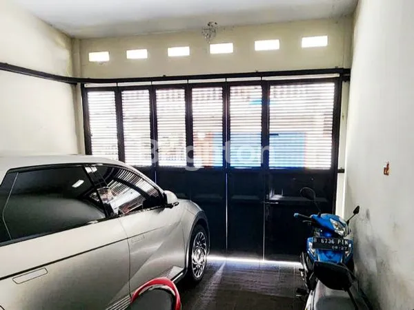 image RUMAH  JELAMBAR 3,5 LANTAI SEMI FURNISH SIAP DIHUNI (2)