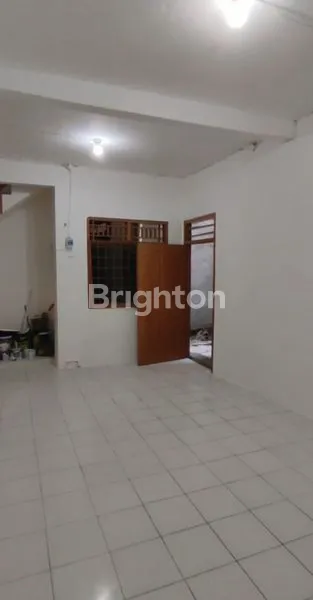 image RUMAH 2 LANTAI SIAP HUNI. MASUK. GANG DI JEMBATAN 5 (1)