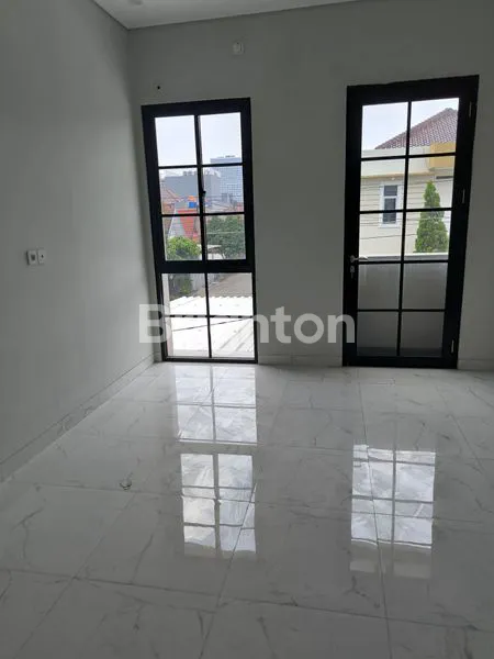 image DIJUAL RUMAH HOOK  CANTIK SIAP HUNI DI SEKTOR (5)