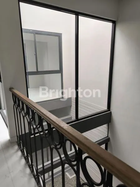 image DIJUAL RUMAH HOOK  CANTIK SIAP HUNI DI SEKTOR (8)