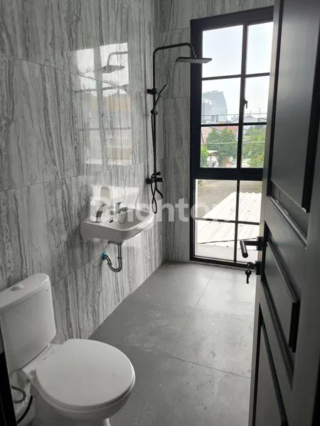 image DIJUAL RUMAH HOOK  CANTIK SIAP HUNI DI SEKTOR (4)