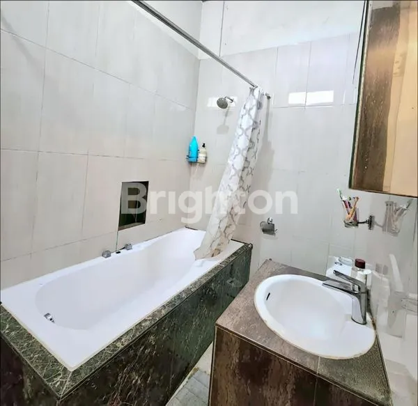 image RUMAH LUAS 10 METER KOMPLEK BUMI ASRI JALAN ASRAMA HELVETIA SEMI FURNISHED  (7)