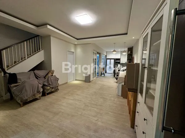 image RUMAH 2 LANTAI THE SAVIA BSD SIAP HUNI (3)