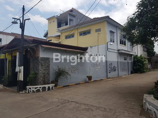 image RUMAH MEWAH 2 LANTAI DI KOMP. PERMATA CIMAHI (4)