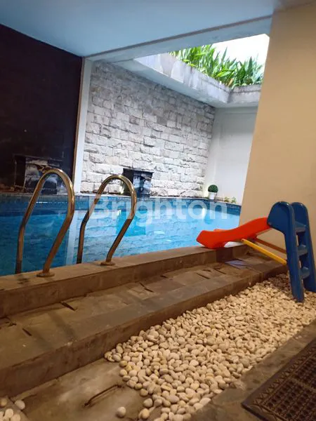 image RUMAH MEWAH , CANTIK , SIAP HUNI DI KEDOYA JAKARTA BARAT. BANGUNAN 2 LANTAI. TURUN HARGA DARI 9,2M JADI 8,8M (MASIH NEGO) (7)