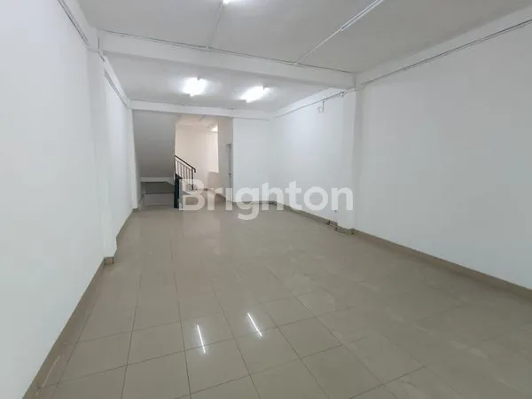 image RUKO STRATEGIS DAN KOMERSIAL 3 LANTAI DI CIDENG BARAT SIAP DIPAKAI (4)