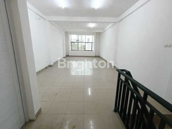 image RUKO STRATEGIS DAN KOMERSIAL 3 LANTAI DI CIDENG BARAT SIAP DIPAKAI (7)