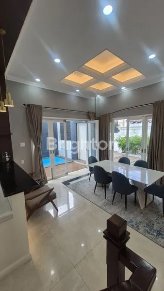 image DE SAMERA THE ICONIC LIVING TYPE 215 (3)