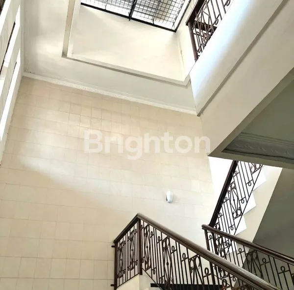 image RUMAH LUAS MODERN LOOK JL. GANDHI. INTI KOTA. HARGA BAGUS, UNDER MARKET. LEBAR 14 METER. 3 MENIT KE THAMRIN PLAZA (2)