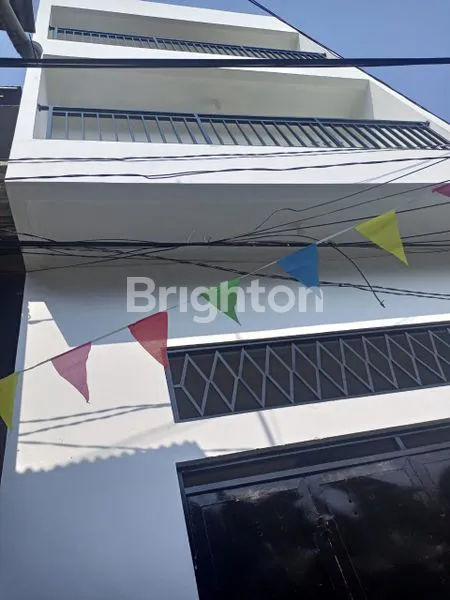 image RUMAH 4,5 LANTAI STRATEGIS DI JEMBATAN BESI (4)