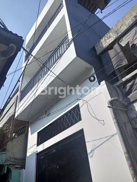 image RUMAH 4,5 LANTAI STRATEGIS DI JEMBATAN BESI (1)