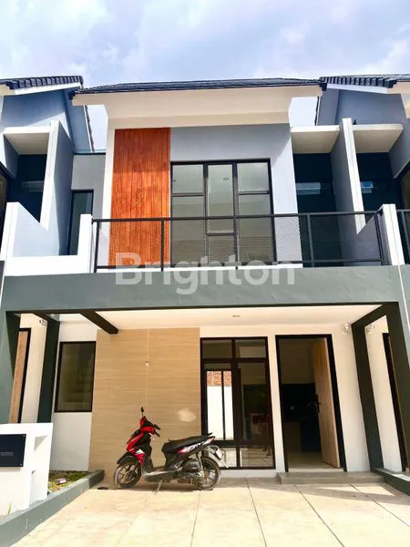 image RUMAH 3 LANTAI SIAP HUNI DI PANORAMA HILL (1)