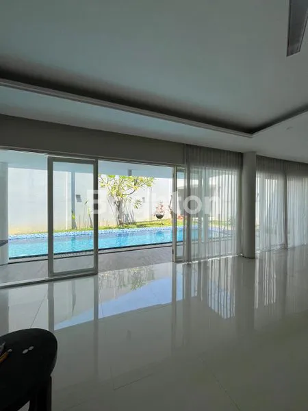 image JUAL/SEWA RUMAH 2LANTAI DENGAN PRIVATE POOL (2)
