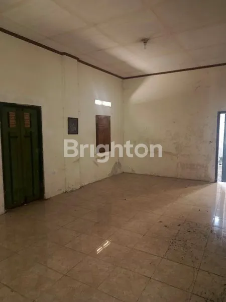image DI JUAL RUMAH DI KAWASAN HUNIAN YANG AMAN DAN NYAMAN DEKAT DENGAN FASILITAS KEBUTUHAN PUBLIK DENGAN HARGA YANG RELATIF MURAH! (5)