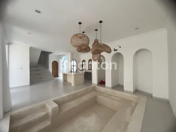 image FOR RENT – 3 BEDROOM VILLA IN CANGGU  MODERN MEDITERRANEAN-STYLE (3)