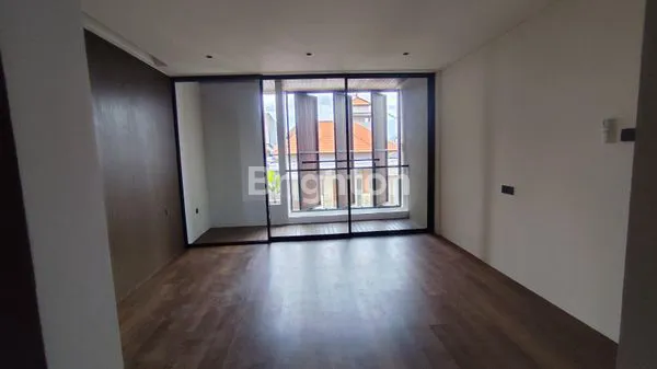 image RUMAH BARU 3 LANTAI DI RENON ,TUKAD BADUNG\\N\\NSPEK : (5)
