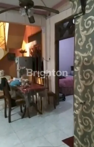 image DIJUAL RUMAH 2 LANTAI DIMANUKAN, SHM, SEMI FURNISH KAYU JATI, DEPAN AREA TERBUKA/TAMAN, DEKAT DENGAN BERBAGAI FASILITAS PENUNJANG (3)