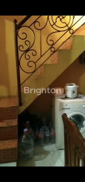 image DIJUAL RUMAH 2 LANTAI DIMANUKAN, SHM, SEMI FURNISH KAYU JATI, DEPAN AREA TERBUKA/TAMAN, DEKAT DENGAN BERBAGAI FASILITAS PENUNJANG (4)