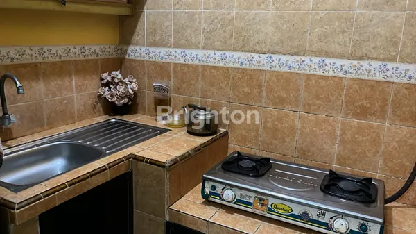 image DIJUAL RUMAH 2 LANTAI DIMANUKAN, SHM, SEMI FURNISH KAYU JATI, DEPAN AREA TERBUKA/TAMAN, DEKAT DENGAN BERBAGAI FASILITAS PENUNJANG (5)