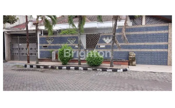 image RUMAH LUAS DAN SIAP HUNI LOKASI STRATEGIS DI - SURABAYA BARAT  (1)