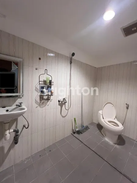 image DIJUAL RUMAH DI DAERAH MANUKAN, 2 LANTAI, SIAP HUNI, SHM, DEKAT DENGAN KOMERSIAL AREA,  (6)