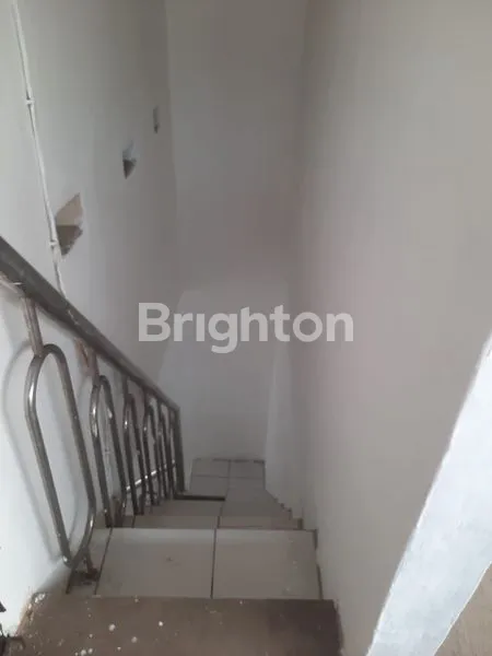 image DISEWAKAN RUKO STRATEGIS,PINGGIR JALAN RAYA KELAPA DUA WETAN CIRACAS JAKARTA TIMUR (4)