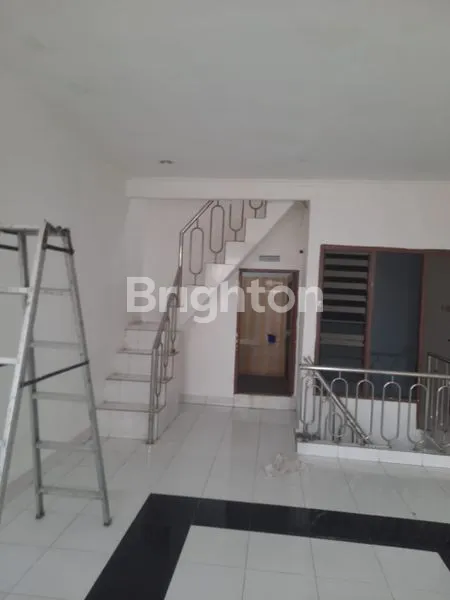 image DISEWAKAN RUKO STRATEGIS,PINGGIR JALAN RAYA KELAPA DUA WETAN CIRACAS JAKARTA TIMUR (3)