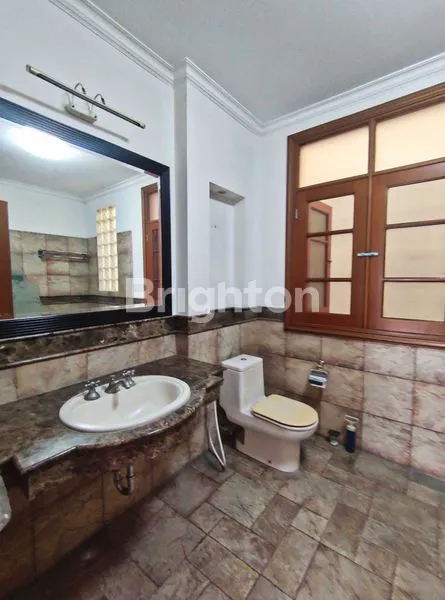 image RUMAH KEDOYA BARU DALAM KOMPLEK POSISI HOOK TERAWAT JAKARTA BARAT (5)