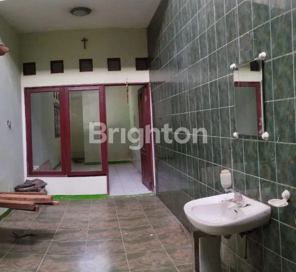 image RUMAH STRATEGIS DI KEMANG PRATAMA BEKASI (2)