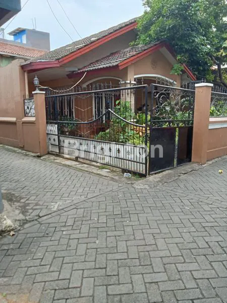 image RUMAH HOOK DI RADEN SALEH CILEDUG (1)
