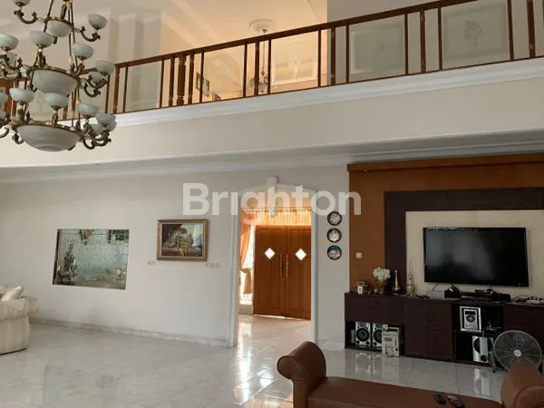 image RUMAH MEWAH 6 KAMAR TIDUR DI CILENDEK BOGOR (8)